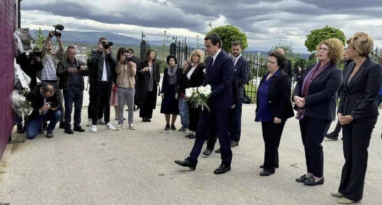 Kurti à Chabrat de Gjakova : Le sacrifice de ces hommes et femmes repose sur la liberté et l'indépendance du Kosovo