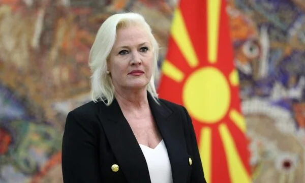 US gratuliert Silanovska: Historische Wahl, Erste Frau Präsidentin von Nordmazedonien