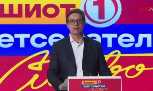 Pendarovski admite pérdidas, felicita a Silanovska