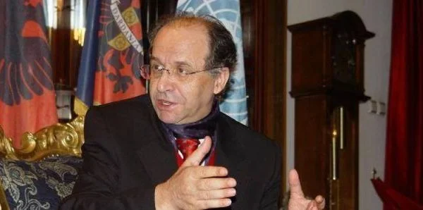 Si asnjëherë më parë, publikohet betimi i Ibrahim Rugovës si president më 1998 (Video)
