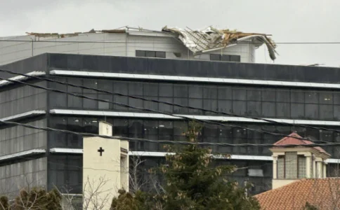 Un pic de chute dans la municipalité de Pristina, où elle a été grièvement blessée dans la fille, Democracy Plus publie une analyse
