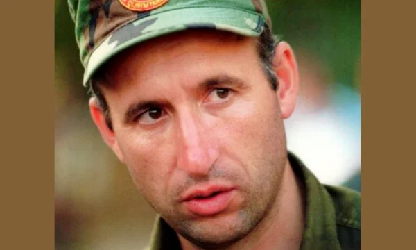 Osman erinnert sich an Commander Drin: Nachdem er selbst ein Erbe eines wahren Patriots und eines heftigen Kriegers hinterlassen hat