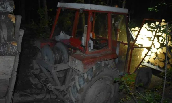 Ferizaj: They tried to hit the cops with tractors after they were caught with trees, they arrested two suspects. One suspect escape.