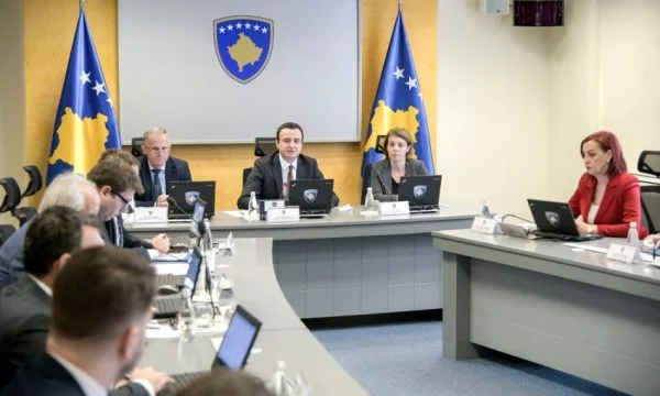 Deklaratat e Guvernatorit të BQK-së, qeveria insiston se ka rritje ekonomike