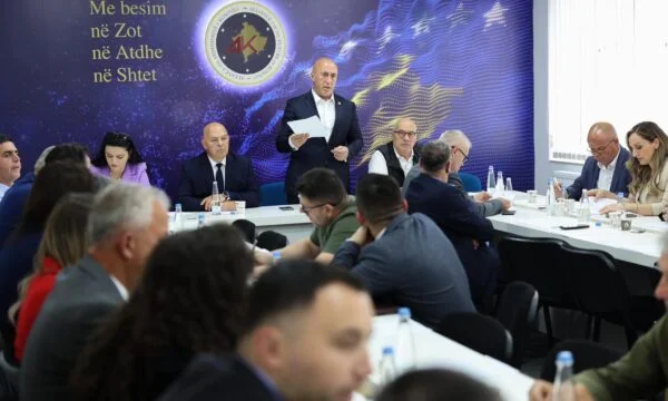 AAK crea el Estado Mayor Electoral, encima de él el Muharrem Nitaj yokes