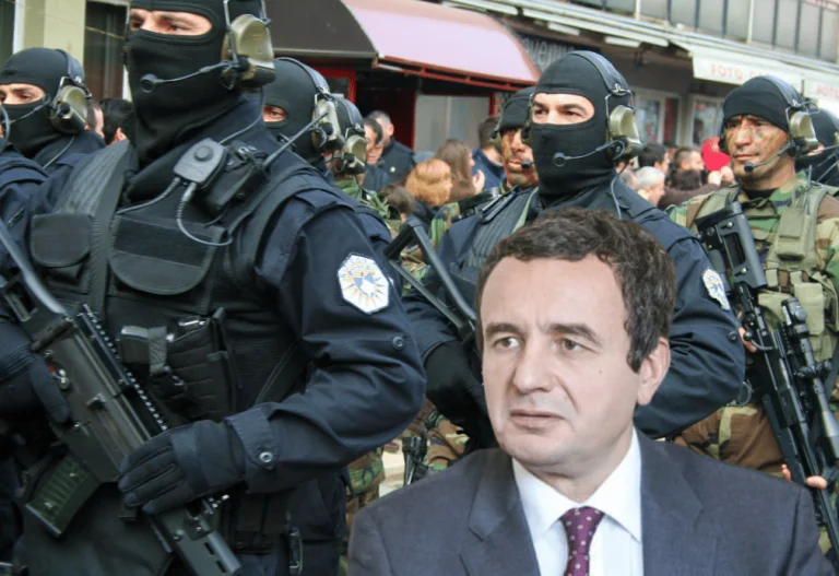 Il governo Kurti prima di elogiare la polizia, ma per realizzare le loro richieste ancora da nessuna parte