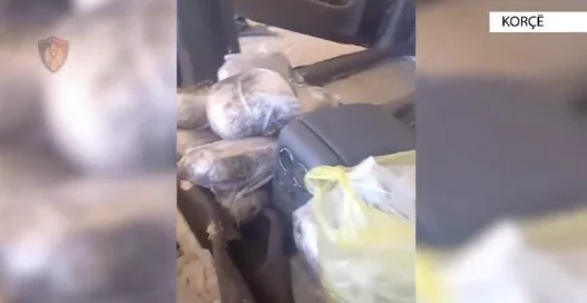 Ils ont pris 53 kg de cannabis dans la voiture, étaient transportés dans le nord de la Macédoine