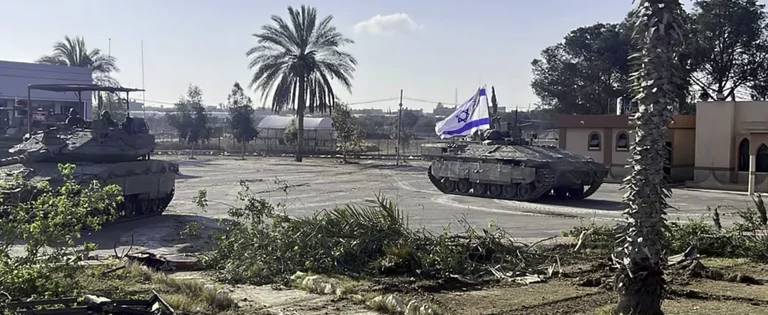 El ejército israelí controla la frontera en Rafah
