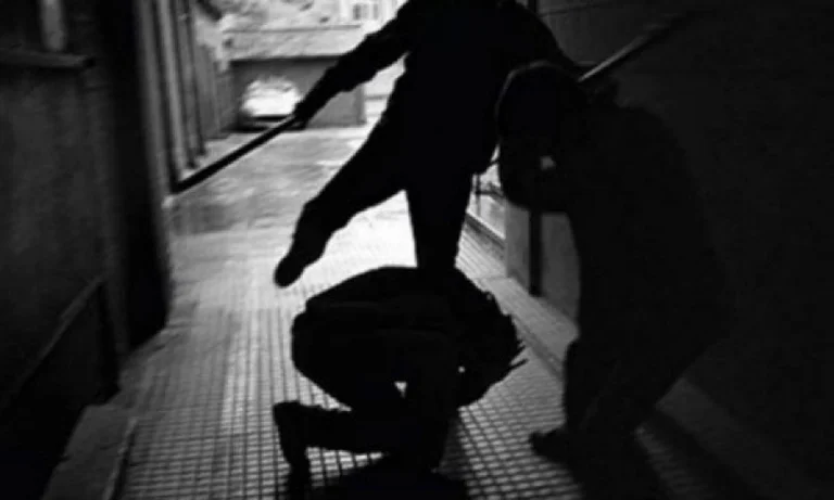 Kampf gegen Eigentum, Polizeireste Vier