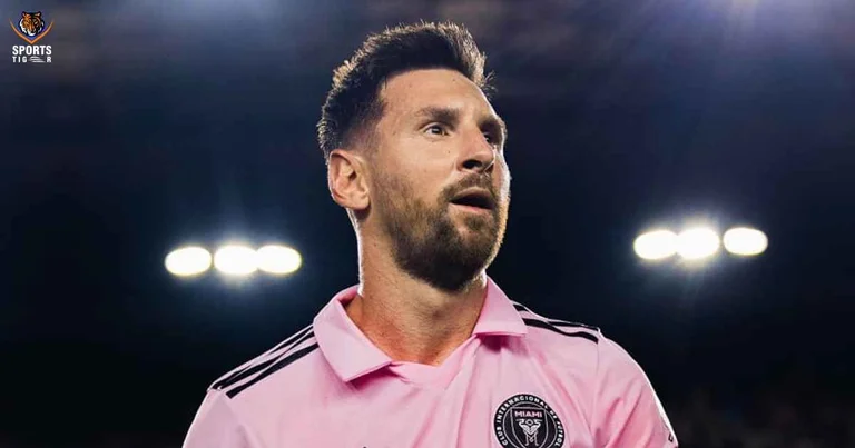 Messi < >