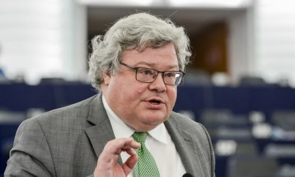 Il politico tedesco si rivolse a Borelli dopo le congratulazioni per il nuovo governo serbo