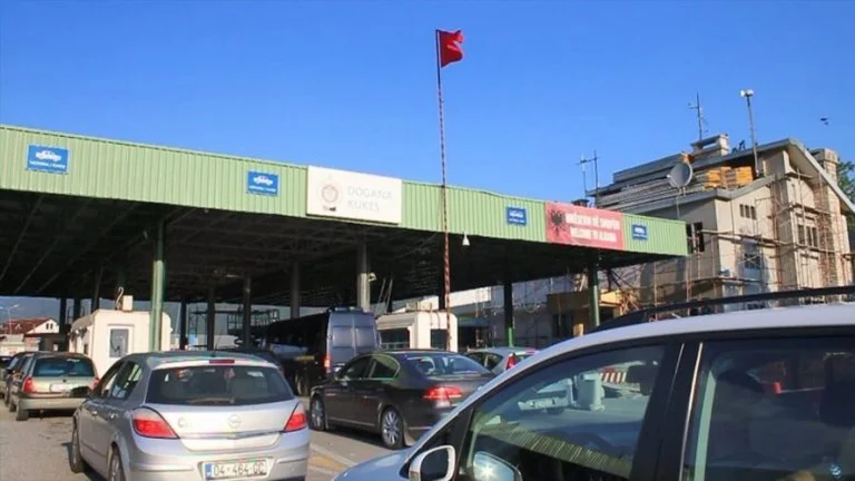 Premier week-end avec des frontières ouvertes, des milliers d'entrées du Kosovo vers l'Albanie