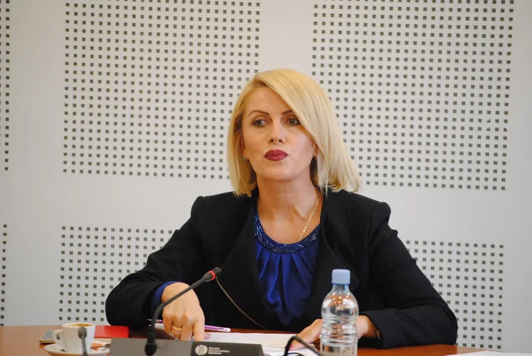 L'ancienne délégation du PDK Xhevahire Izmaku formalise aujourd'hui l'adhésion à l'Initiative Fatmir Limaj