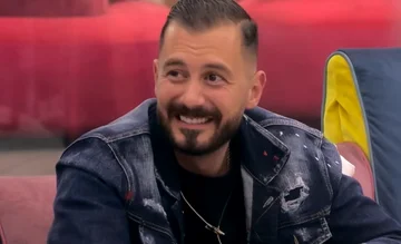ROMEO Brûlez en larmes après le message qu'il a reçu d'Elgit: Tu me manques tellement, mon frère.