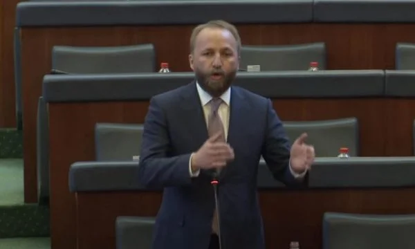 Tahiri: Të hetohet rrjedha e mbledhjes online të Qeverisë ku u vendos për rezervat e shtetit