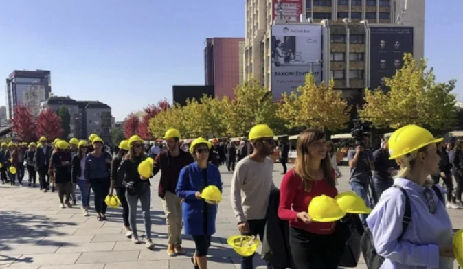 “I lavoratori del Kosovo sono i più non protetti in Europa, il 50 % lavora oggi, anche se è un partito