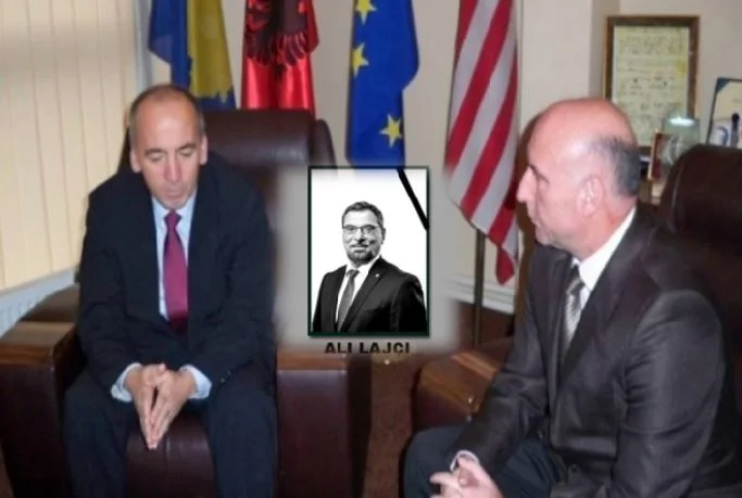 Ali Berisha bittet den Vorsitzenden, den Black Day von morgen zu Ehren von Ali Lajcis Bild zu verkünden.