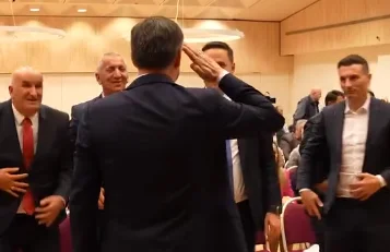 Abdidjiku pubblica video dalla raccolta di supporto per Eurodeput