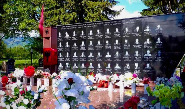 FHAD Belgrado per la frase <x0-Caals: Poco, troppo tardi, ha trattato l'omicidio di 59 civili albanesi.
