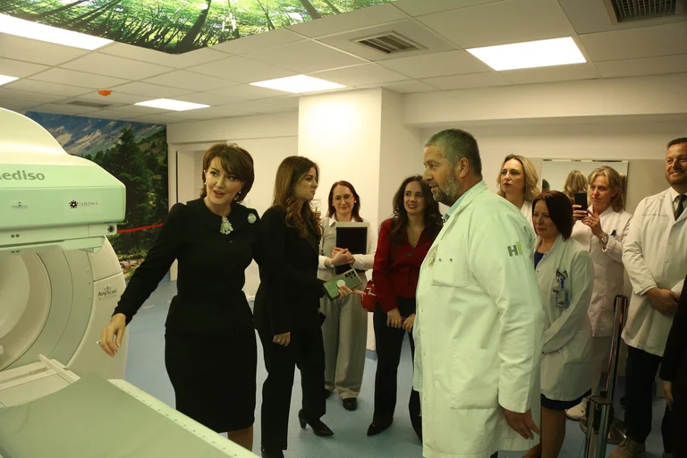 L'ancien Président Jahjaga montre comment le Kosovo a fourni 1,5 million de matériel médical de la Fondation Alwelled