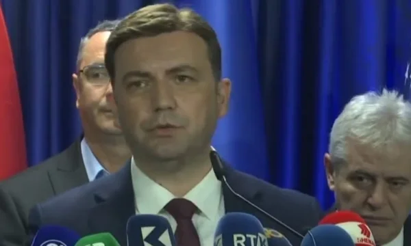 Bujar Osman sendet eine Nachricht an Arben Taravari nach dem Sieg