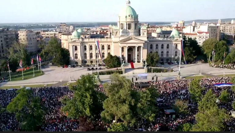 Das 16. Jahrestag der Unabhängigkeit Kosovos feierte heute in Belgrad