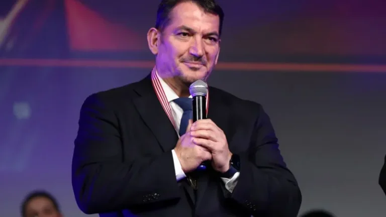 Piro-off pour quelques votes devient ridicule : en Grèce, je suis ravi en tant qu'Albanais du matin au soir, mais je n'ai jamais ressenti l'Albanais.