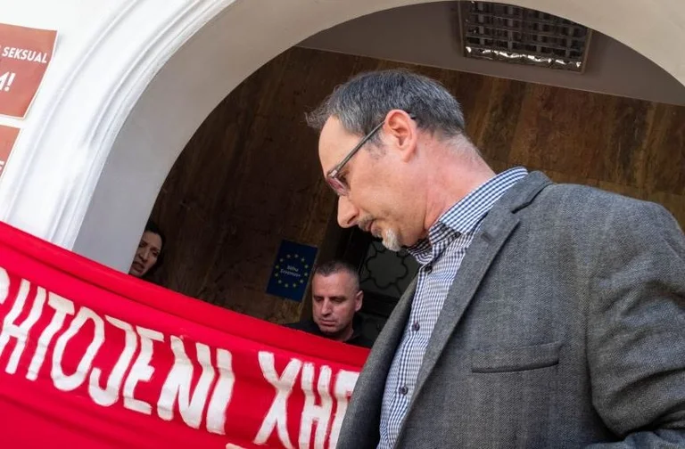 Die Staatsanwaltschaft leitet Klage gegen Professor Xhevat Krasniqi wegen krimineller Arbeit ein “Sexuelle Belästigung”