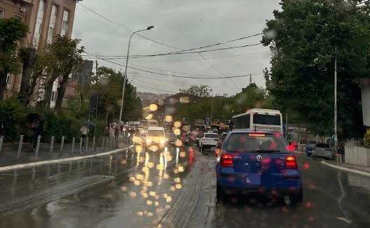 Appello di polizia per cautela nel traffico dopo le precipitazioni