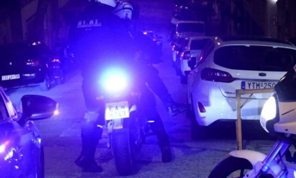 Grecia: 15 anni albanese stabs co-ager, arrestato con suo padre