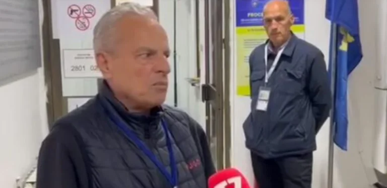 KKZA offiziell in Zubin Potok: Wahlrechte haben 6600 Personen, um 11:00, nur 7 Stimmen.