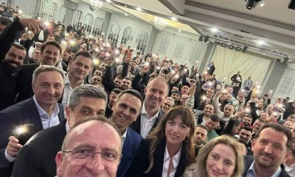 Kasami alude que Serbia después de un sx0 títulotelephone fielx1⁄4 compartió ejercicios cerca de Kosovo para evitar que Kurt vaya a la campaña de Berlín
