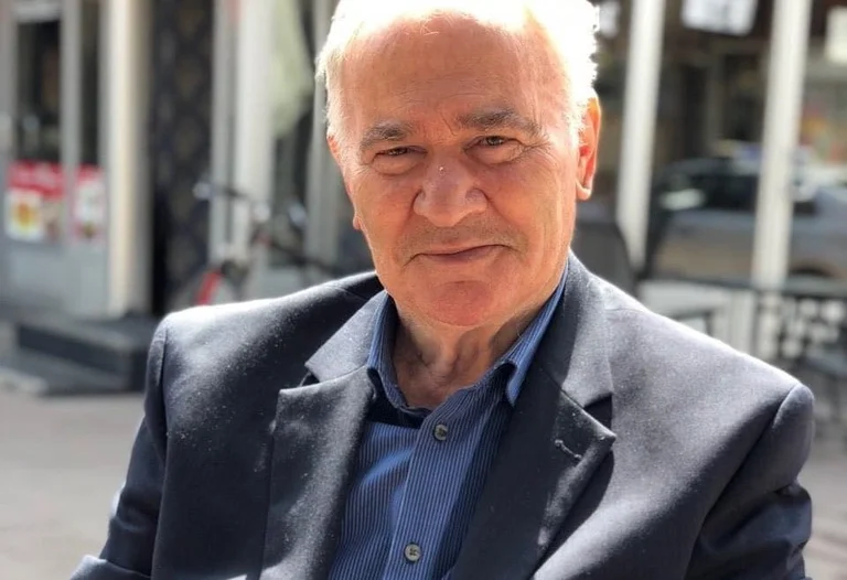 Il professor Binak Gergur muore