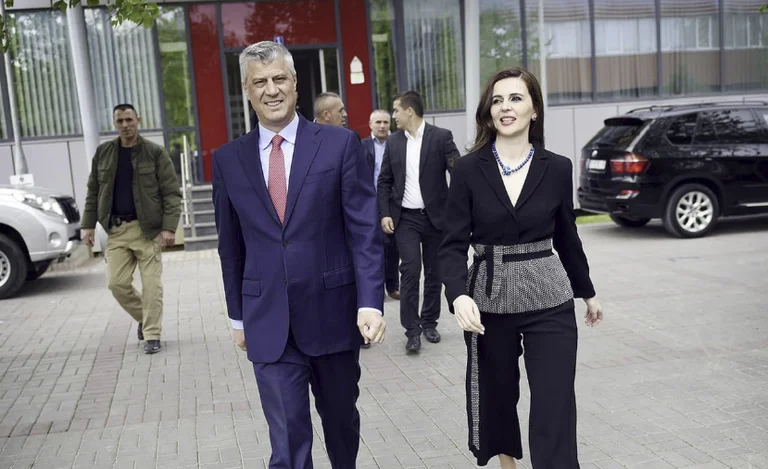 Vlora Citakull Salaam Albin Kurti: El sol se levantará de nuevo