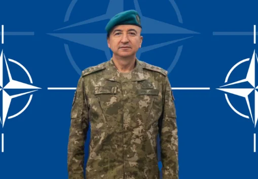 Comandante de la KFOR sigue el ejercicio del ejército serbio