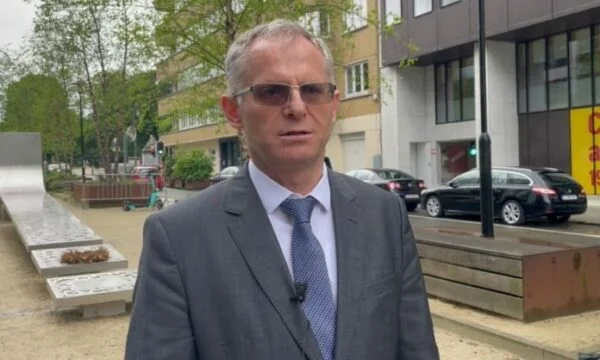 Invalid “C'è un accordo a Bruxelles, Bislim: la prossima settimana tornerà lì