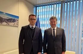 L'incontro di Lajcak con Petkov termina