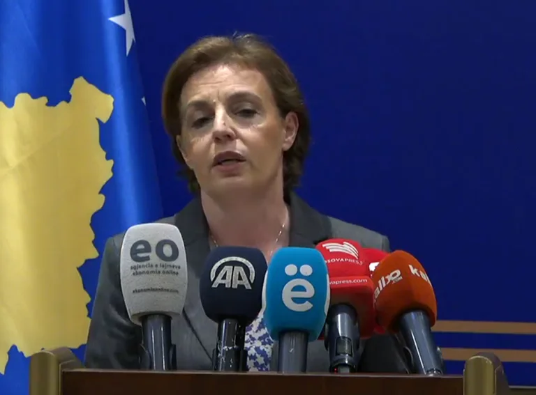Gervala dit que de nombreux policiers du Kosovo sont détenus à la frontière serbe