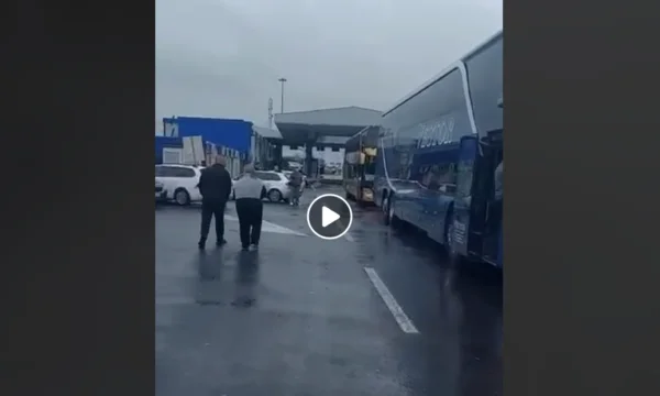 Images from Serbia- Croatia border where the Serbian side has blocked Kosovo buses and national license plates