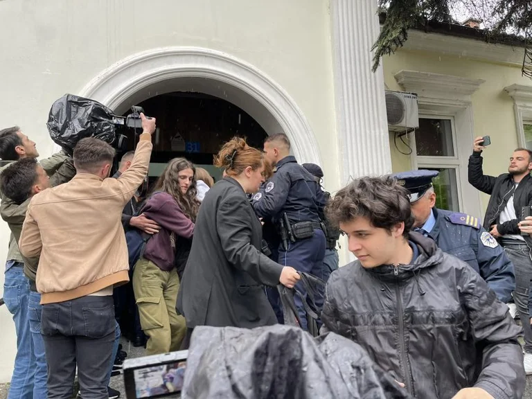 Students refuse to leave without Jevat Krasniqi's dismissal, Special Unit Intervenes