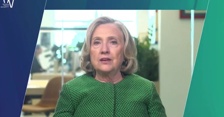 Clinton backs progress achieved in Kosovo