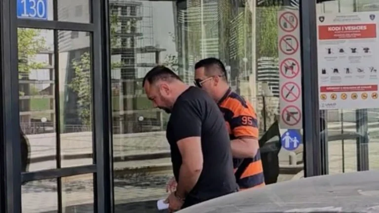 C'est l'avocat serbe qui a été arrêté par la police du Kosovo : il n'a jamais tenté de s'échapper.
