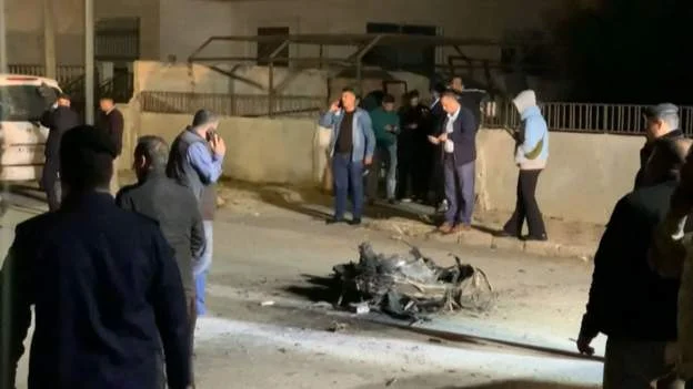 Imagen de los restos de un cohete caído en Ammán