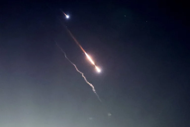 Selon le porte-parole de l'armée israélienne, environ 350 missiles ont été émis par l'Iran