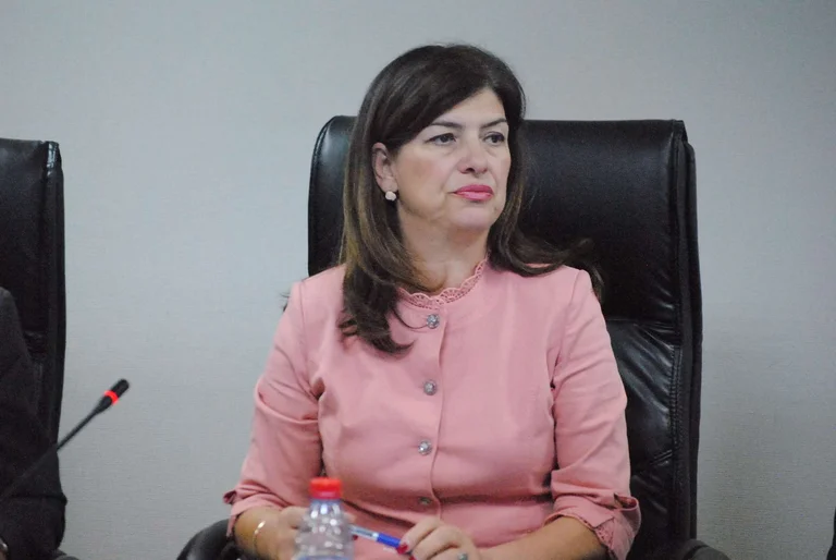 Zyra e BE’së në Kosovë reagon pasi Vjosa Osmani shkarkoi Valdete Dakën