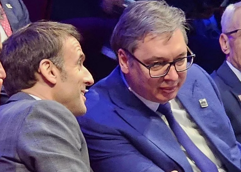 Vuçiqi takohet me Macronin në Bruksel: E njoftova për presionin në rritje ndaj serbëve në Kosovë