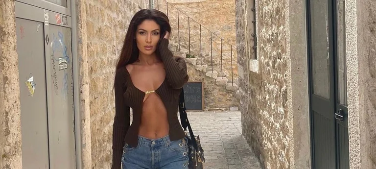 Nora Istrefi genießt Urlaub in Dubai