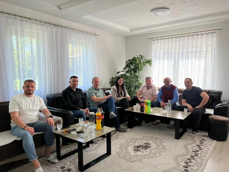 Rzazarta Krasniqi visite le héros Afrique Famille Bunnjak