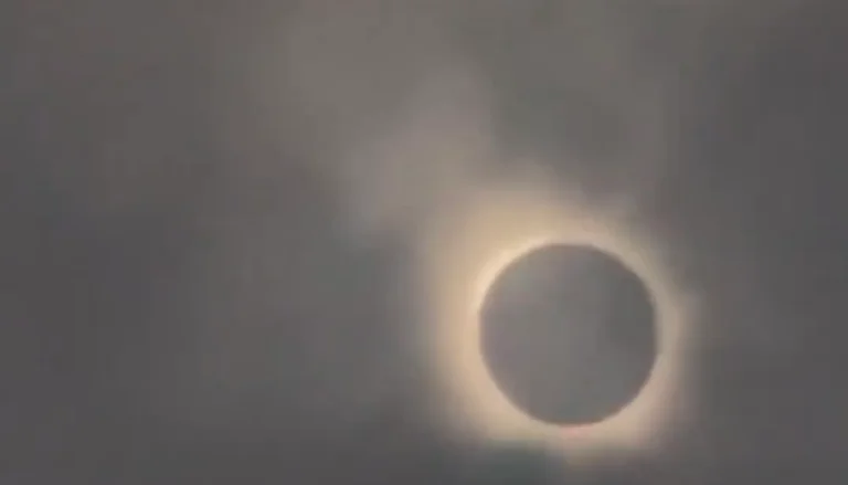 Solar eclipse: View of when the day turns to night (VIDEO)