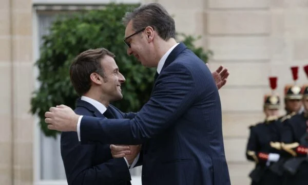 Opfer mit Macron in Paris: Von Kosovo bis zur Atomkraft